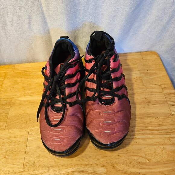 Women's Nike Air Vapormax Plus 326 -- ITEM #1953 - Picture 2 of 6